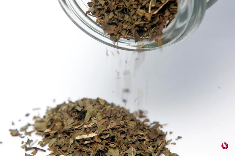 薄荷叶泡茶饮用,有清热的作用。(档案照) 薄荷叶泡茶饮用,有清热的作用。(档案照)