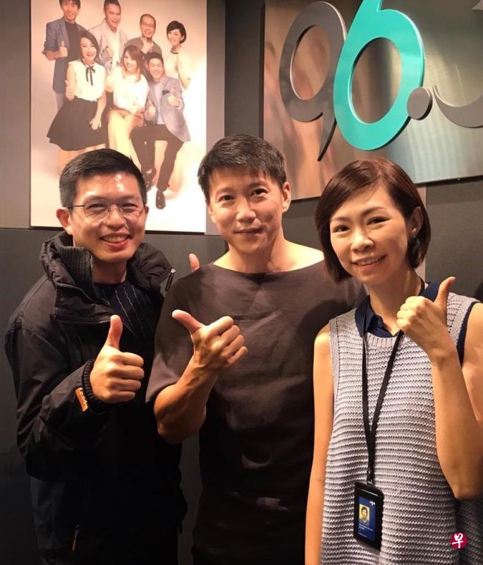 翁清海昨到96.3好FM上丽仪和国贤主持的《下班ing》节目。 (图片:96.3好FM) 翁清海昨到96.3好FM上丽仪和国贤主持的《下班ing》节目。 (图片:96.3好FM)