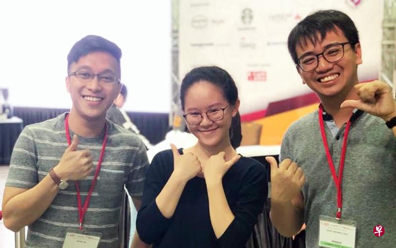 梁瑞雯(图中)认为,在咖啡馆实习很有意义,这是金钱不能换取的。(受访者提供) 梁瑞雯(图中)认为,在咖啡馆实习很有意义,这是金钱不能换取的。(受访者提供)