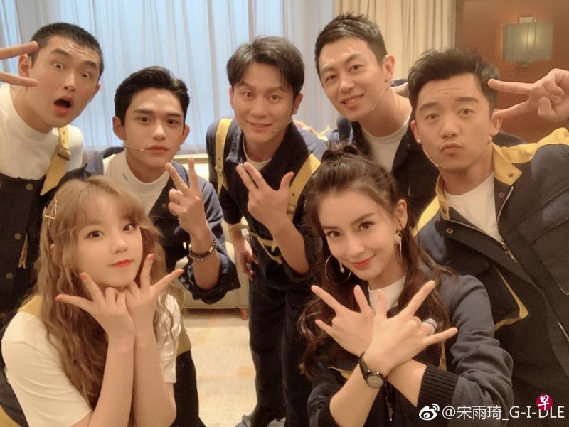 《奔跑吧》七名新旧成员录制节目前先磨合一番。 《奔跑吧》七名新旧成员录制节目前先磨合一番。