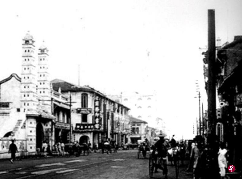 从1910年代至1920年代,中国几家大书局如商务印书馆、上海书局、世界书局等纷纷在新加坡设立分店,使得五四思潮可以在中国和新马相当同步地展开。图为1915年坐落在桥南路的商务印书馆。(互联网) 从1910年代至1920年代,中国几家大书局如商务印书馆、上海书局、世界书局等纷纷在新加坡设立分店,使得五四思潮可以在中国和新马相当同步地展开。图为1915年坐落在桥南路的商务印书馆。(互联网)