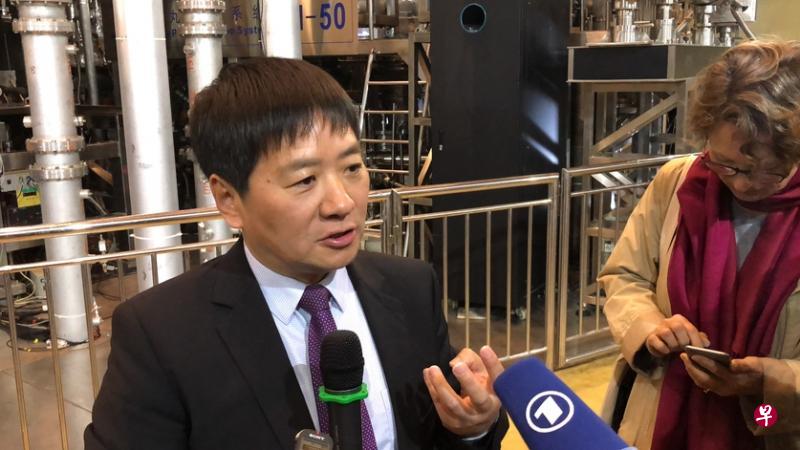 中科院合肥研究院院长助理、合肥研究院等离子物理研究所常务副所长宋云涛认为,世界的聚变研究合作与竞争并存。(杨丹旭摄) 中科院合肥研究院院长助理、合肥研究院等离子物理研究所常务副所长宋云涛认为,世界的聚变研究合作与竞争并存。(杨丹旭摄)