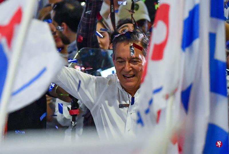 科尔蒂索在95%选票完成计算后,自行宣布当选。(法新社) 科尔蒂索在95%选票完成计算后,自行宣布当选。(法新社)