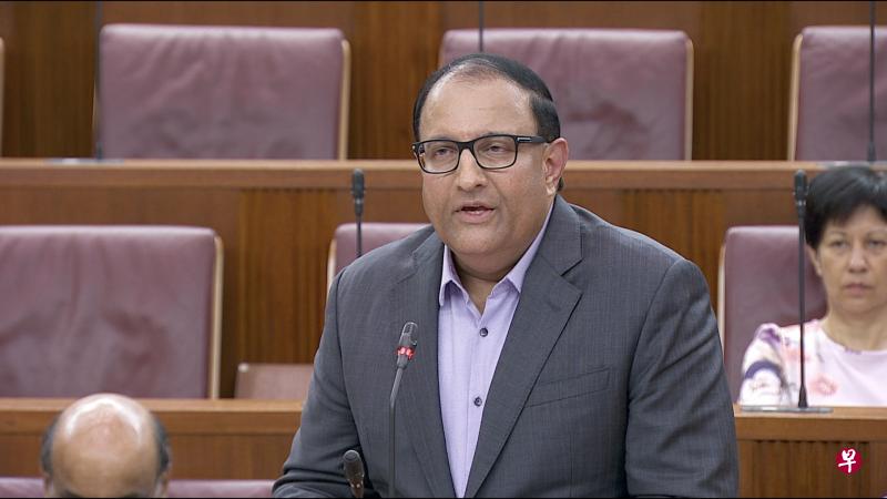 易华仁在参与防止网络假信息和网络操纵法案二读辩论时,对隶属于资媒局将专设的办事处提供更多细节。(视频截图) 易华仁在参与防止网络假信息和网络操纵法案二读辩论时,对隶属于资媒局将专设的办事处提供更多细节。(视频截图)