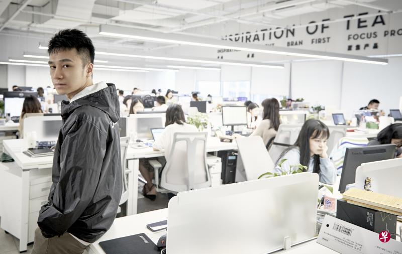 28岁的聂云宸创办喜茶七年,目前在中国开设了201家店。 28岁的聂云宸创办喜茶七年,目前在中国开设了201家店。