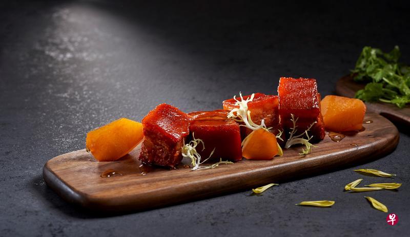 香聚的红烧肉红润剔透,一口脂肪花肥而不腻,入口即化。(香聚提供) 香聚的红烧肉红润剔透,一口脂肪花肥而不腻,入口即化。(香聚提供)