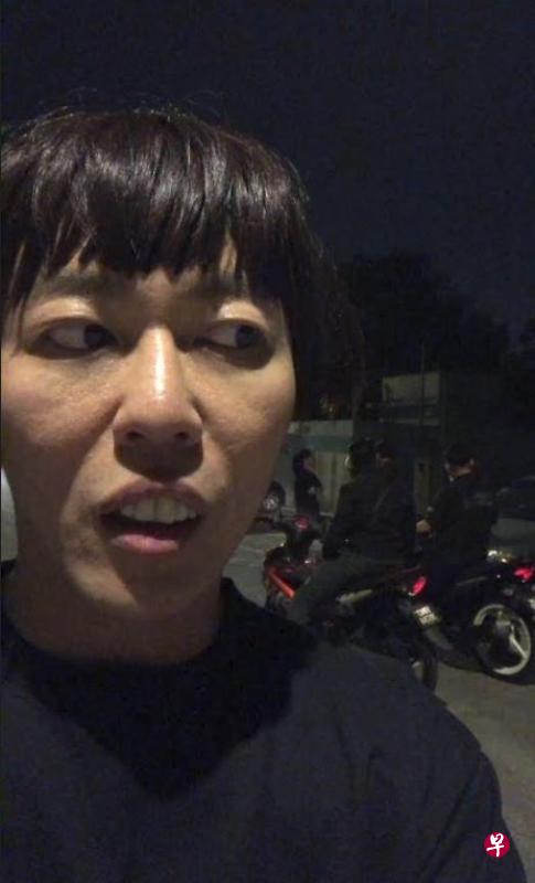 Ah Boy赖宇涵悄悄拍下两名电单车劫匪的背影。(受访者) Ah Boy赖宇涵悄悄拍下两名电单车劫匪的背影。(受访者)