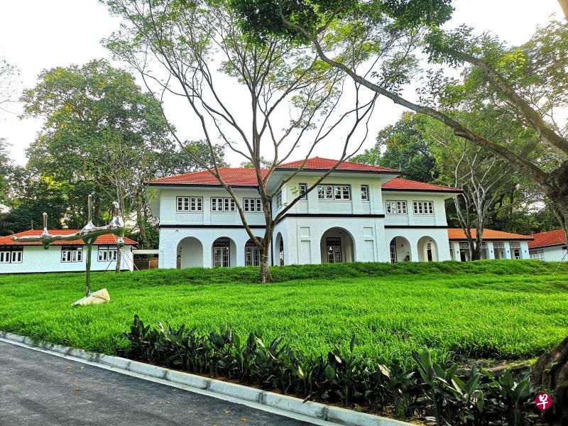 华住集团的首个国际总部设在新加坡东陵路中段的这栋黑白屋里。(周昊摄) 华住集团的首个国际总部设在新加坡东陵路中段的这栋黑白屋里。(周昊摄)