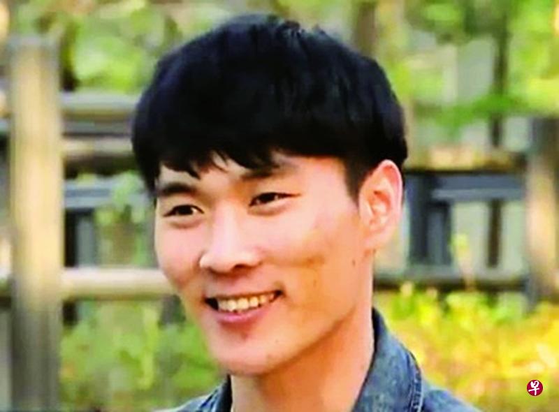 吴青成:我在朝鲜军队开车时,只要长官不在身旁,就会在车上听USB里储存的500首韩国歌曲 。(互联网) 吴青成:我在朝鲜军队开车时,只要长官不在身旁,就会在车上听USB里储存的500首韩国歌曲 。(互联网)