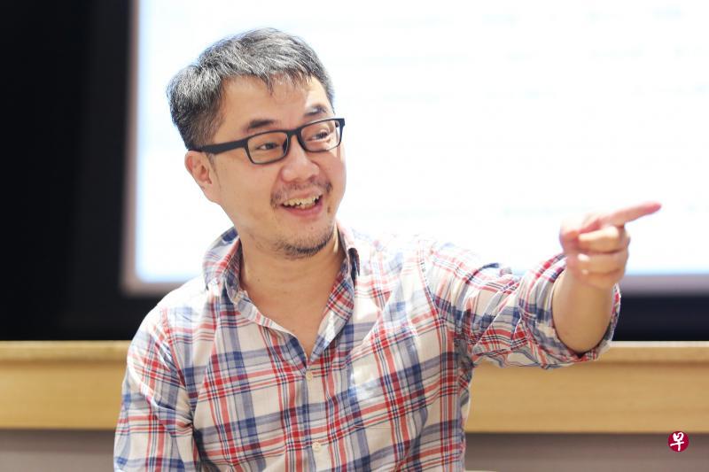 黄凯德为本地70后作家,目前为南洋理工大学中文系兼职讲师,曾于2015年担任南大中文系驻校作家。(档案照片) 黄凯德为本地70后作家,目前为南洋理工大学中文系兼职讲师,曾于2015年担任南大中文系驻校作家。(档案照片)
