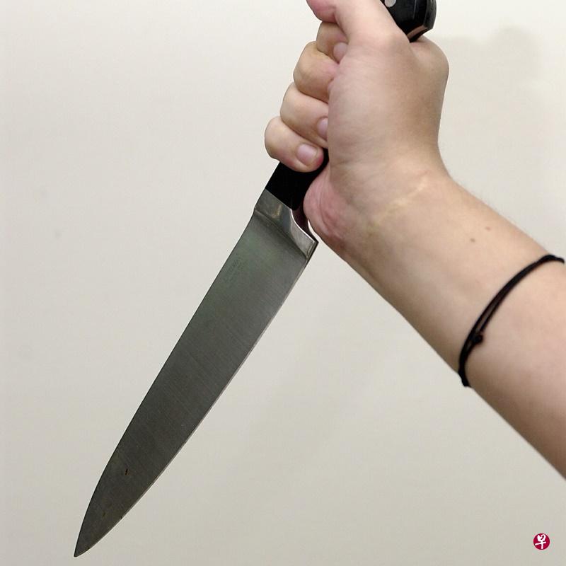 29岁的被告在喝醉酒吵架后拿菜刀砍丈夫。(示意图) 29岁的被告在喝醉酒吵架后拿菜刀砍丈夫。(示意图)