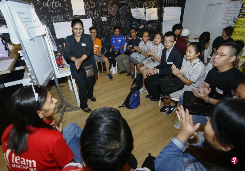 出席交流会的青年分组讨论他们心目中的新加坡愿景,不少人希望打造更包容的社会。(特约林琬清摄) 出席交流会的青年分组讨论他们心目中的新加坡愿景,不少人希望打造更包容的社会。(特约林琬清摄)