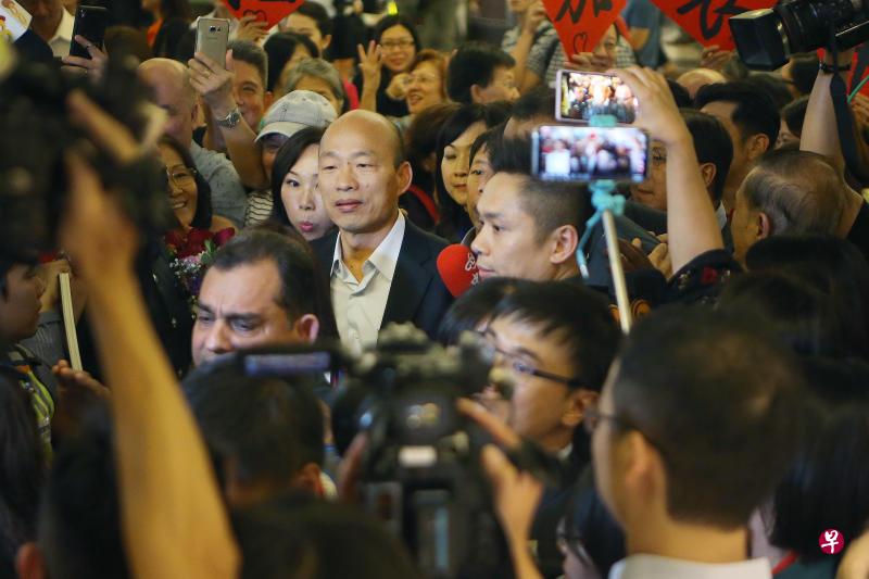 《联合报》最新民调发现,原本在民调上领先的高雄市长韩国瑜的支持率,较三个星期前下滑5个百分点。(档案照) 《联合报》最新民调发现,原本在民调上领先的高雄市长韩国瑜的支持率,较三个星期前下滑5个百分点。(档案照)