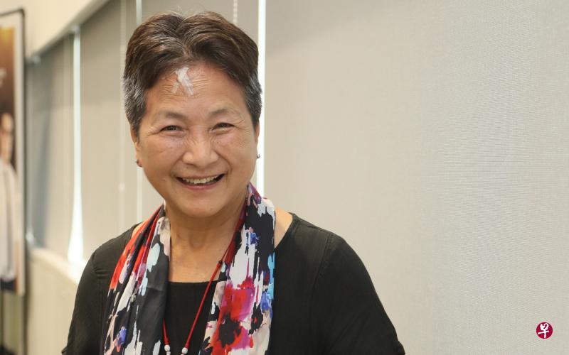 郑佩佩感叹自己70岁之后常摔倒,来新拍剧前在台湾再度跌伤。(吴伟国摄) 郑佩佩感叹自己70岁之后常摔倒,来新拍剧前在台湾再度跌伤。(吴伟国摄)