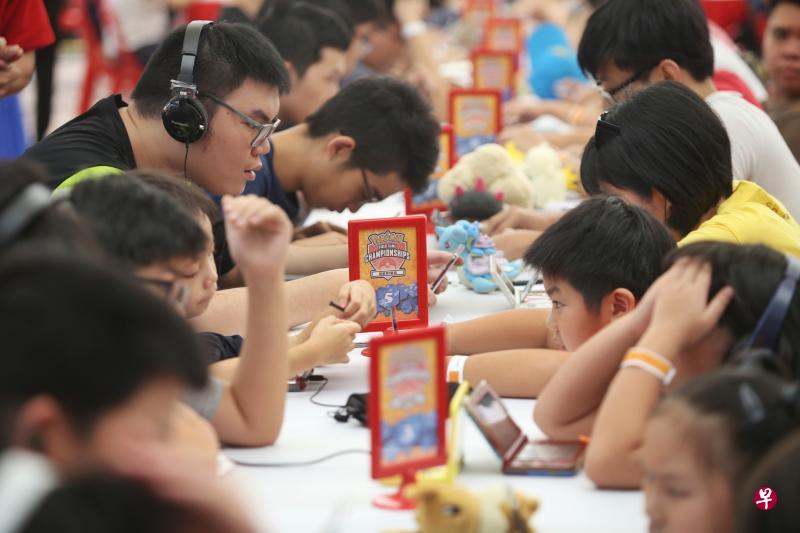 杨厝港基层组织举办首个电玩运动大赛,吸引800名电玩好手和公众来玩各类电竞游戏。(谢智扬摄) 杨厝港基层组织举办首个电玩运动大赛,吸引800名电玩好手和公众来玩各类电竞游戏。(谢智扬摄)