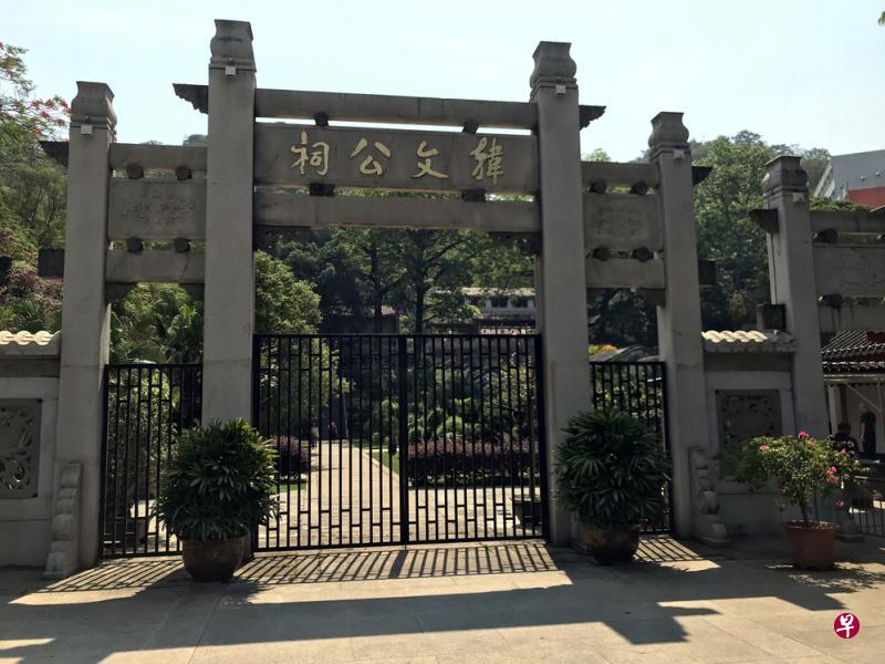 抬头牌匾上的“韩文公祠” 文字，气势凌人。