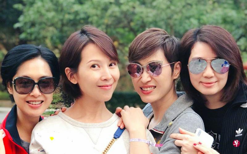 朱茵(左起)、蔡少芬、陈法蓉、洪欣是多年闺蜜。(翻摄蔡少芬微博) 朱茵(左起)、蔡少芬、陈法蓉、洪欣是多年闺蜜。(翻摄蔡少芬微博)