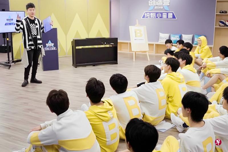 胡彦斌评级男生的标准更高,所以今年担任《创造营2019》导师会更严厉。(互联网) 胡彦斌评级男生的标准更高,所以今年担任《创造营2019》导师会更严厉。(互联网)