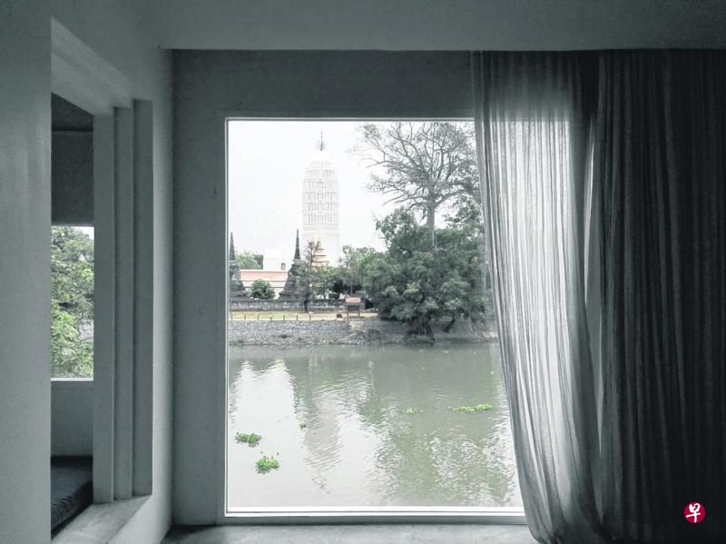 墙外是湄南河，是沙旺寺，火红泰剧《天生一对》曾在寺内取景。