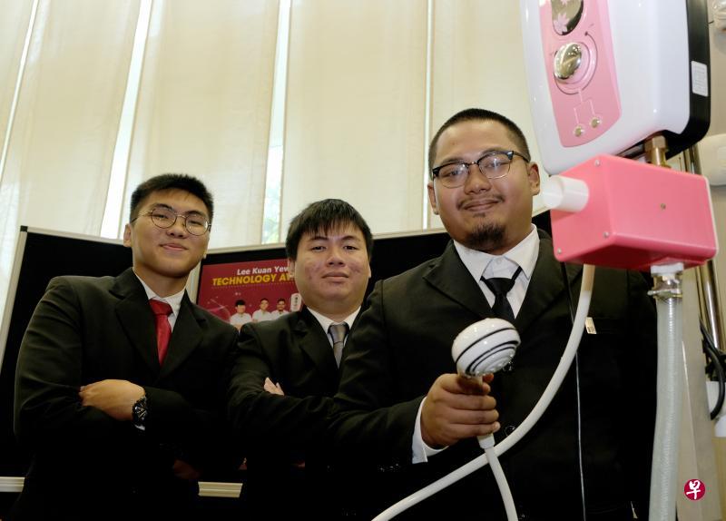 因创意而获奖的三人,分别是蔡德俊(左起)、傅道通和里德万。(曾坤顺摄) 因创意而获奖的三人,分别是蔡德俊(左起)、傅道通和里德万。(曾坤顺摄)