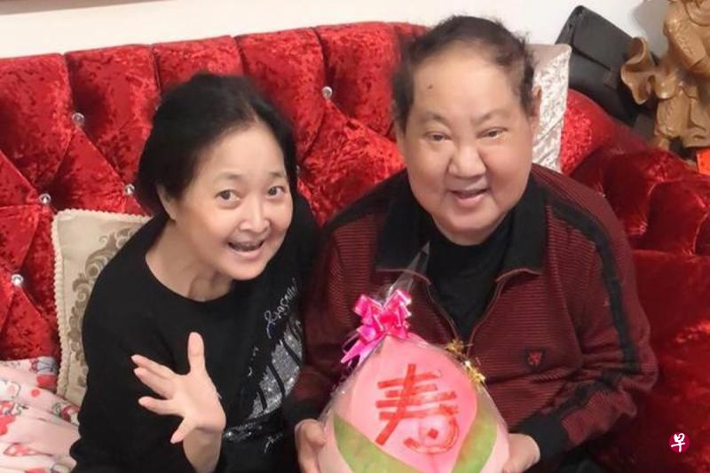 马如龙(右)今年4月庆祝80大寿时气色不错,左为妻子沛小岚。(互联网) 马如龙(右)今年4月庆祝80大寿时气色不错,左为妻子沛小岚。(互联网)