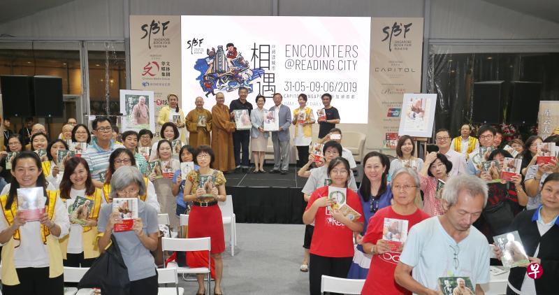 《点智慧》系列深受读者欢迎,包括口袋书的话至今已售出超过12万本。(谢智扬摄) 《点智慧》系列深受读者欢迎,包括口袋书的话至今已售出超过12万本。(谢智扬摄)