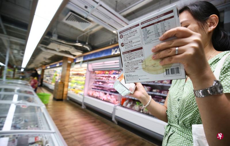 目前一些包装食品如糕点和蛋糕成分含有“partially hydrogenated oil”,也就是俗称的反式脂肪。到了2021年,这类食品如果要继续在本地售卖,就须完全去除此成分。(陈斌勤摄) 目前一些包装食品如糕点和蛋糕成分含有“partially hydrogenated oil”,也就是俗称的反式脂肪。到了2021年,这类食品如果要继续在本地售卖,就须完全去除此成分。(陈斌勤摄)