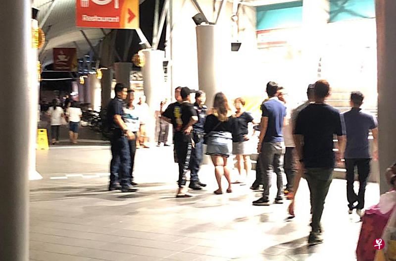 纠纷惊动警方到场。(读者提供) 纠纷惊动警方到场。(读者提供)
