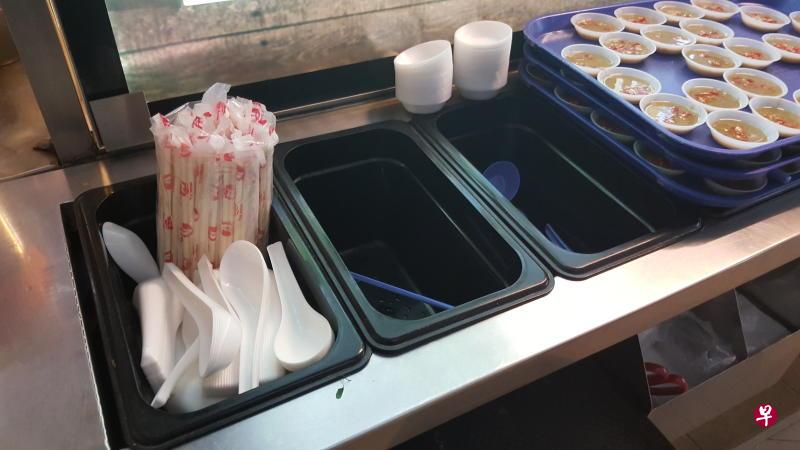 一次性即丢餐具。(档案照) 一次性即丢餐具。(档案照)