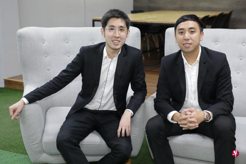 林国鸿(左)和方伟安认为,在大学时期创业并不影响学业。相反地,在课堂上学习的很多理论,在创业时都能立刻派上用场。(林国明摄) 林国鸿(左)和方伟安认为,在大学时期创业并不影响学业。相反地,在课堂上学习的很多理论,在创业时都能立刻派上用场。(林国明摄)