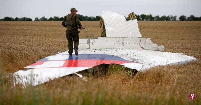 2014年7月17日,马航MH17班机从阿姆斯特丹飞往吉隆坡途中,在乌克兰东部坠毁,机上298人全部罹难。(路透社) 2014年7月17日,马航MH17班机从阿姆斯特丹飞往吉隆坡途中,在乌克兰东部坠毁,机上298人全部罹难。(路透社)