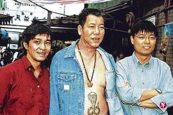 周星驰（左起）、李兆基与李力持1999年在片场合照。（作者提供）