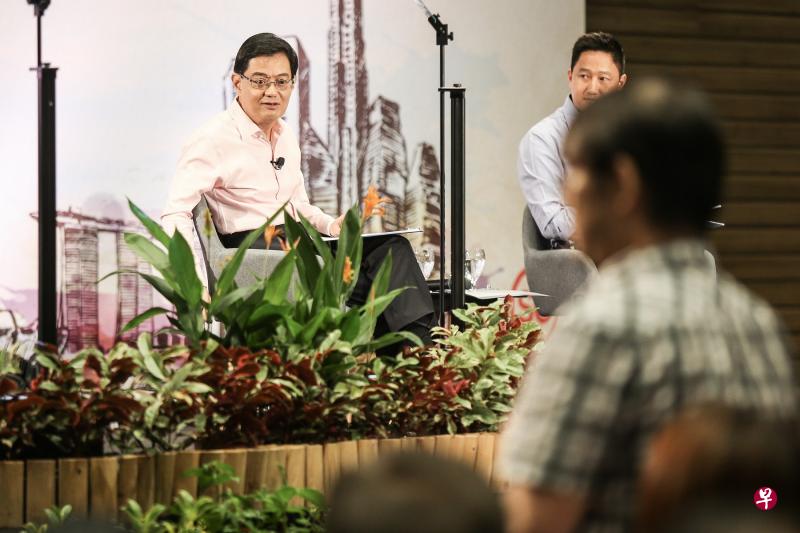 副总理兼财政部长王瑞杰在“群策群力,共创未来”对话会上说,第四代领导团队将与国人一同打造一个“不断以行动彰显民主的社会”。(梁伟康摄) 副总理兼财政部长王瑞杰在“群策群力,共创未来”对话会上说,第四代领导团队将与国人一同打造一个“不断以行动彰显民主的社会”。(梁伟康摄)