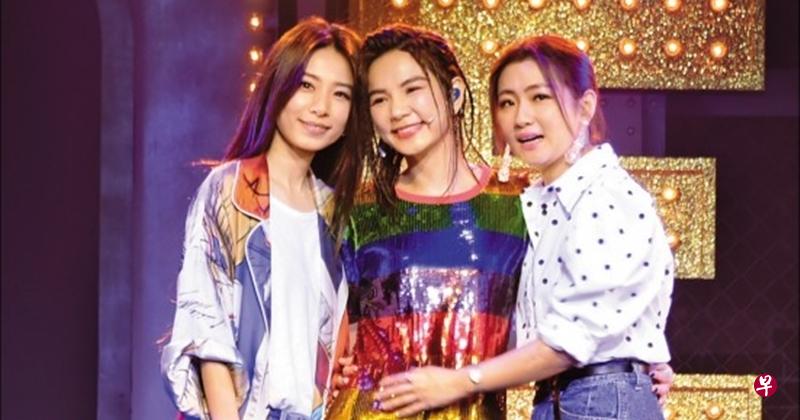 Ella欢庆38岁生日,Selina、Hebe最后合体同台。(互联网) Ella欢庆38岁生日,Selina、Hebe最后合体同台。(互联网)