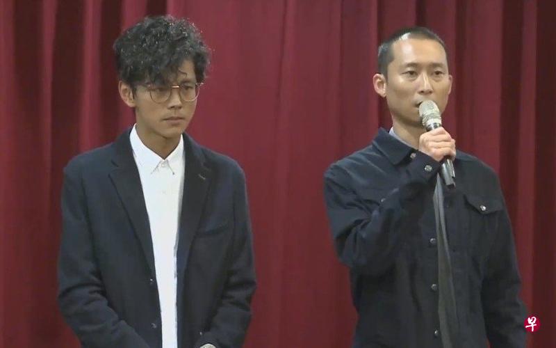 阿翔和浩子一起现身记者会,并七次鞠躬道歉。(互联网) 阿翔和浩子一起现身记者会,并七次鞠躬道歉。(互联网)