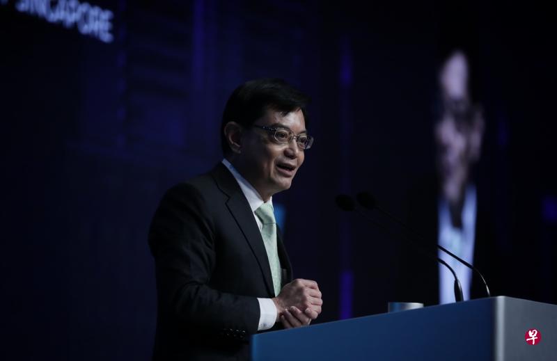 副总理兼财政部长王瑞杰今天在首届社会和谐国际大会闭幕仪式上发表讲话。(海峡时报) 副总理兼财政部长王瑞杰今天在首届社会和谐国际大会闭幕仪式上发表讲话。(海峡时报)