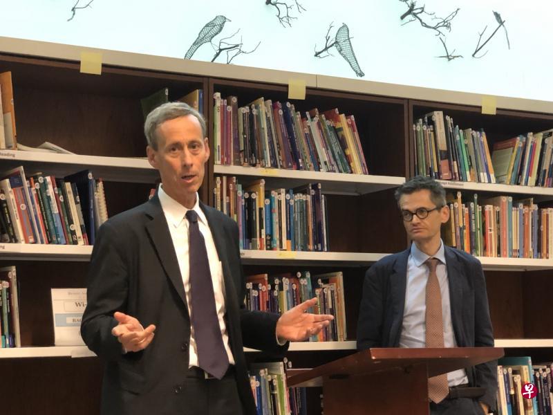 美中贸易全国委员会主席格雷·艾伦(左)肯定中国近期在改革开放方面的努力,但认为做得还不够。(游润恬摄) 美中贸易全国委员会主席格雷·艾伦(左)肯定中国近期在改革开放方面的努力,但认为做得还不够。(游润恬摄)