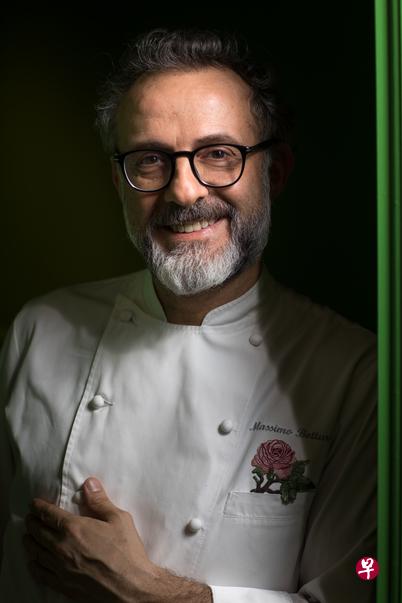名厨Massimo Bottura(左)和Daniela Soto-Innes将参与“#50BestTalks论坛美食交流”。 名厨Massimo Bottura(左)和Daniela Soto-Innes将参与“#50BestTalks论坛美食交流”。