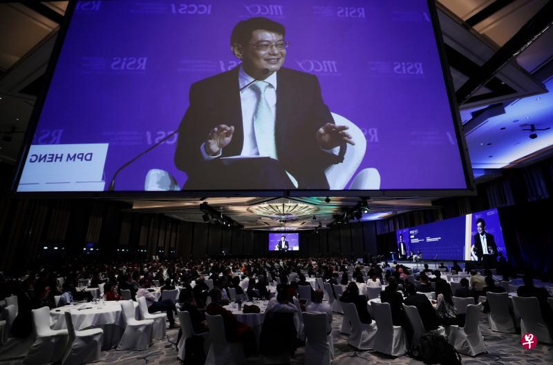副总理兼财政部长王瑞杰在社会和谐国际大会的对话会上指出,培养年轻人相互尊重、责任感及和谐多元社会等基本价值观很重要。(海峡时报) 副总理兼财政部长王瑞杰在社会和谐国际大会的对话会上指出,培养年轻人相互尊重、责任感及和谐多元社会等基本价值观很重要。(海峡时报)