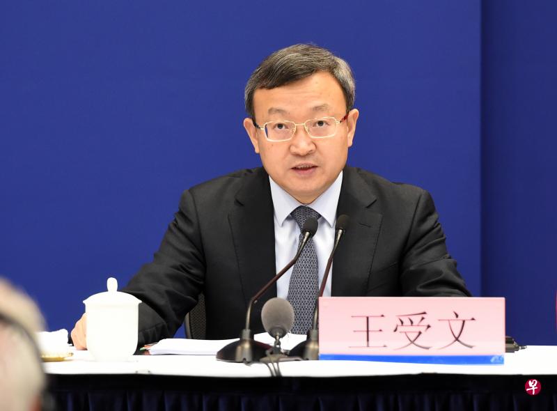 中国商务部副部长王受文昨天透露,中美经贸团队已就下一步沟通恢复讨论。(中新社) 中国商务部副部长王受文昨天透露,中美经贸团队已就下一步沟通恢复讨论。(中新社)