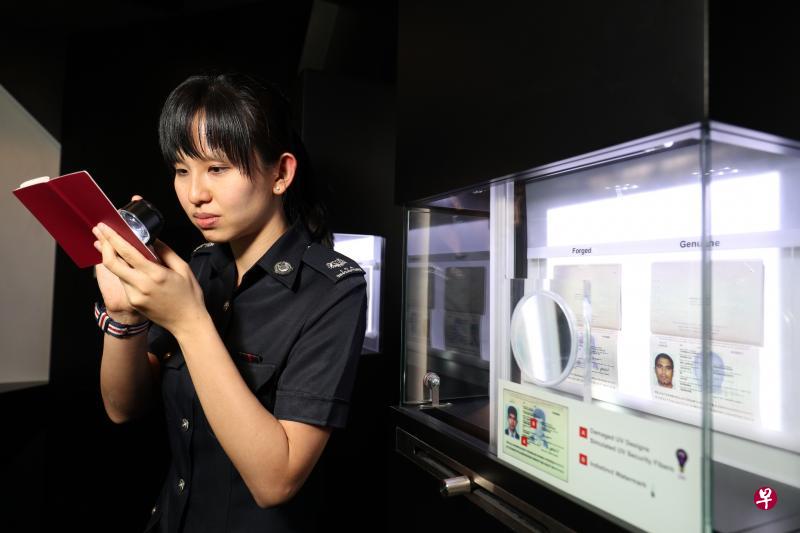 冼嘉玲助理监察（30岁）说，小组的工作是深入了解和分析证件，并提高当局检验证件真伪的能力。（林泽锐摄）