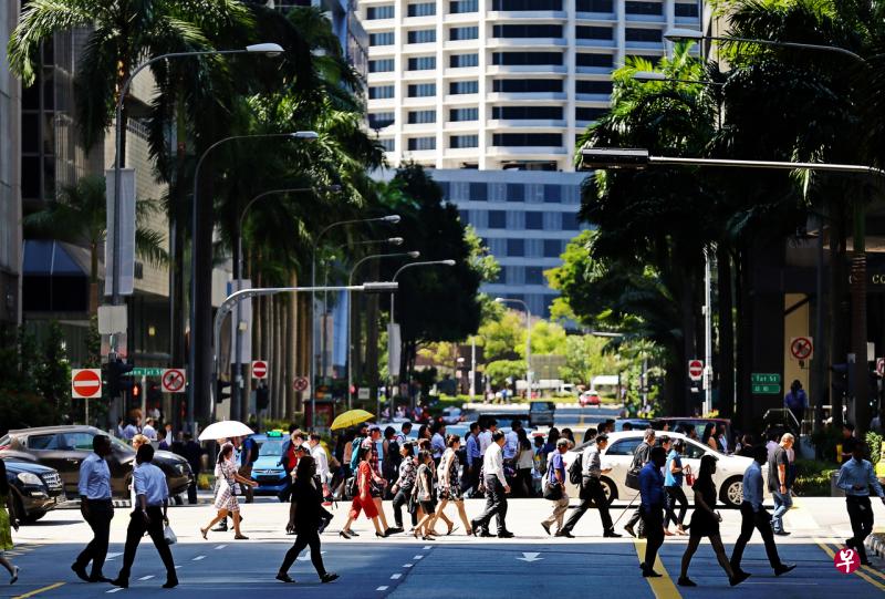 170万名符合条件的新加坡人将在今年获得总值10亿元的各类消费税补助券和保健储蓄户头填补。(档案照) 170万名符合条件的新加坡人将在今年获得总值10亿元的各类消费税补助券和保健储蓄户头填补。(档案照)