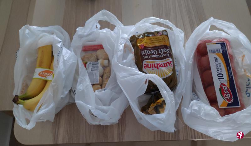 作者认为,我国在减少使用塑料袋方面应该继续下功夫。(档案照) 作者认为,我国在减少使用塑料袋方面应该继续下功夫。(档案照)
