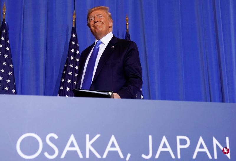 美国总统特朗普今天在一场记者会上说，他将同意美国企业继续出售科技产品给华为。（路透社）