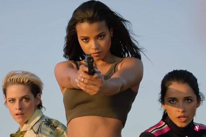 新版《霹雳娇娃》由克里斯汀斯图尔特(左起)、艾拉巴林丝卡及娜奥米史考特主演。(互联网) 新版《霹雳娇娃》由克里斯汀斯图尔特(左起)、艾拉巴林丝卡及娜奥米史考特主演。(互联网)