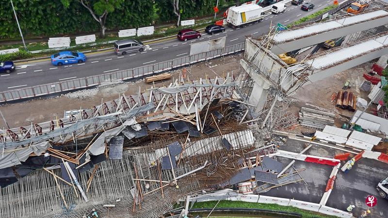兴建中衔接樟宜东路上段和泛岛快速公路的高架桥部分结构，前年7月14日凌晨突然坍塌，造成一名客工死亡和10人受伤。（人力部提供）
