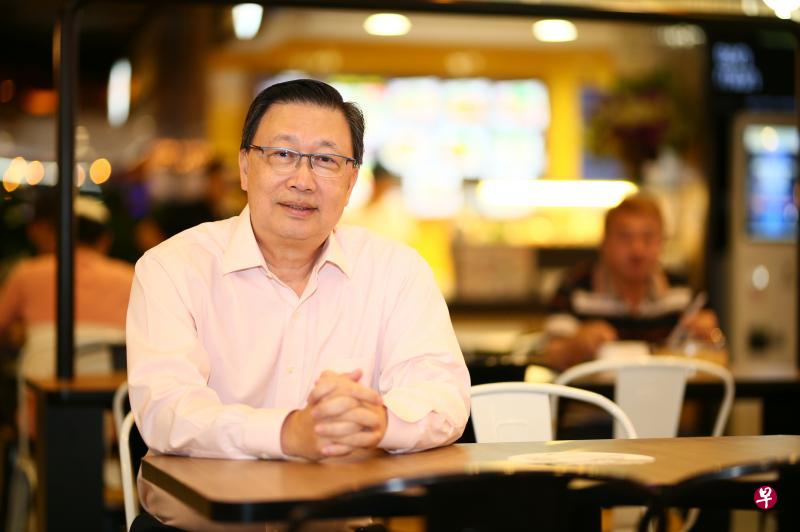 经营Kopitiam食阁20多年,陈闪鑫认为一大成就是在15年内推动两次食阁付款科技的革新。(何家俊摄) 经营Kopitiam食阁20多年,陈闪鑫认为一大成就是在15年内推动两次食阁付款科技的革新。(何家俊摄)