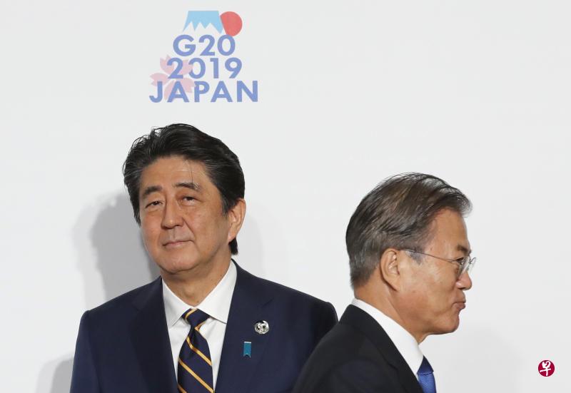 在6月底于大阪举行的二十国集团峰会上,日本首相安倍晋三(左)和韩国总统文在寅没有举行会谈,趋于恶化的日韩关系因此也看不到转机。(彭博社) 在6月底于大阪举行的二十国集团峰会上,日本首相安倍晋三(左)和韩国总统文在寅没有举行会谈,趋于恶化的日韩关系因此也看不到转机。(彭博社)