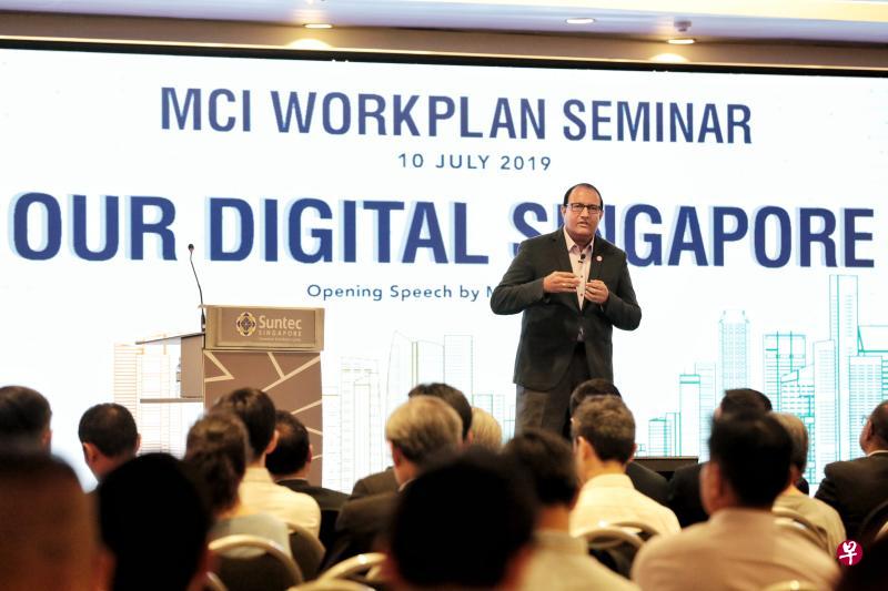 通讯及新闻部长易华仁在通讯及新闻部的常年工作计划研讨会上致辞时指出,专家团队将确保我国的5G网络在设计上是安全的。(徐颖荃摄) 通讯及新闻部长易华仁在通讯及新闻部的常年工作计划研讨会上致辞时指出,专家团队将确保我国的5G网络在设计上是安全的。(徐颖荃摄)