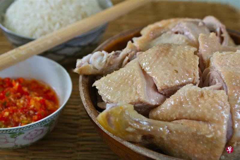 嘉积鸭是海南名菜之一,煮法与文昌鸡相似。 嘉积鸭是海南名菜之一,煮法与文昌鸡相似。